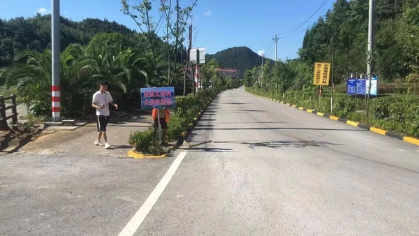 西秀區(qū)雙堡鎮(zhèn)：全力整治“四好農(nóng)村路” 提升人居環(huán)境“顏值”。