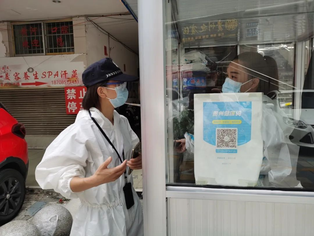 王妮麗全力投入到疫情防控工作中。