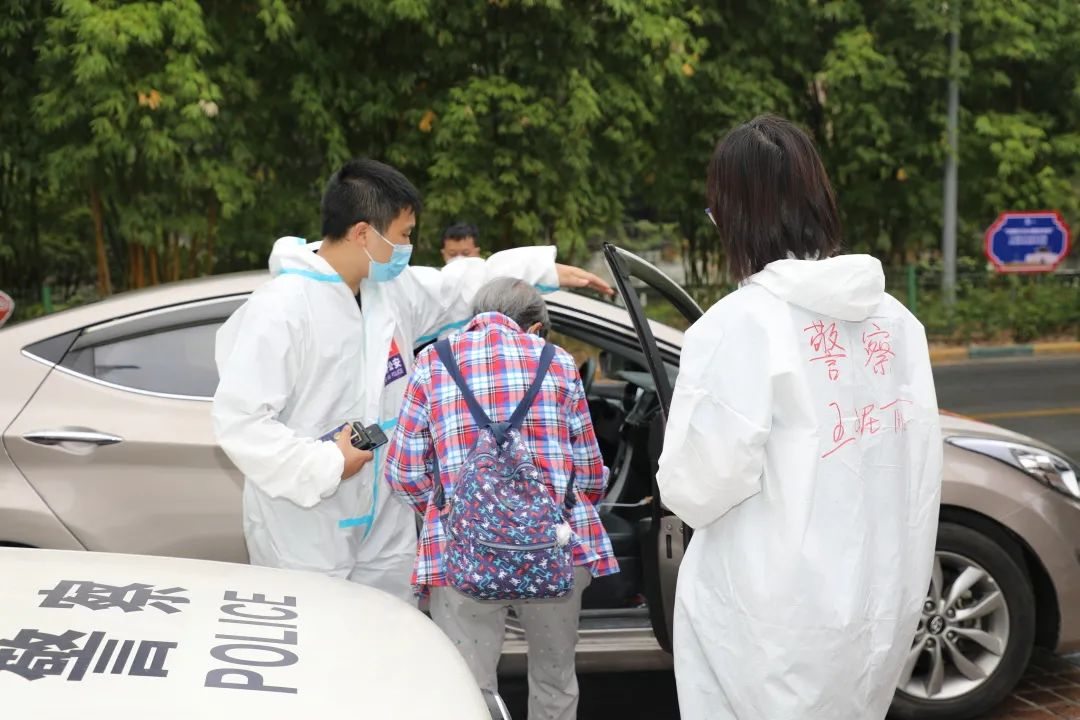 王妮麗全力投入到疫情防控工作中。