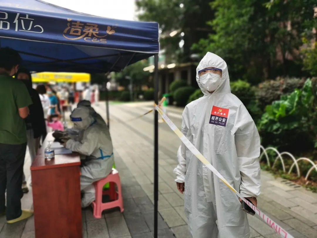王妮麗全力投入到疫情防控工作中。