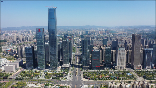晨光中的觀山湖街景。