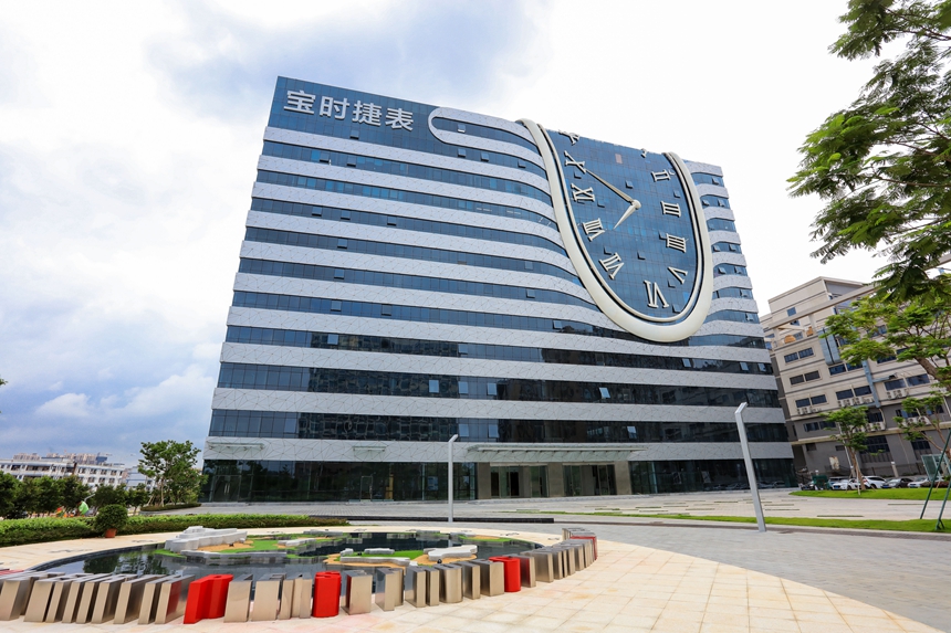 巨大鐘表與建筑融為一體。受訪企業(yè)供圖