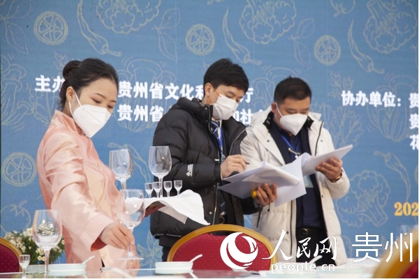 貴州積極開展餐飲技能大賽推動文旅加快復(fù)蘇。人民網(wǎng) 龍章榆 攝