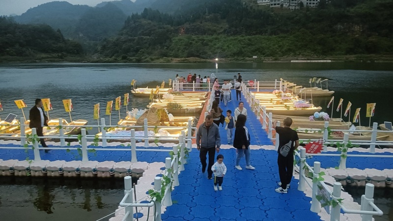 圖片2修文縣六廣鎮(zhèn) 首屆不夜生活節(jié)點(diǎn)亮旅游新“夜”態(tài).jpg