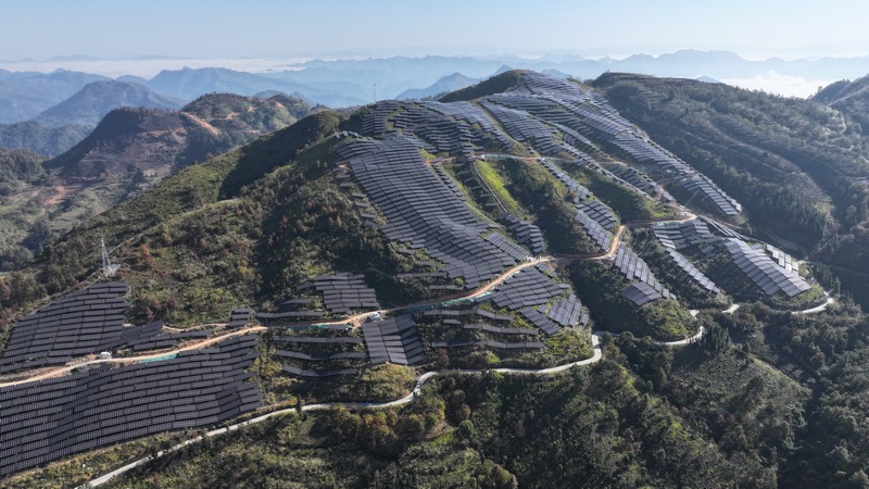 羅悃鎮(zhèn)羅蘇光伏項目建設(shè)點.jpg