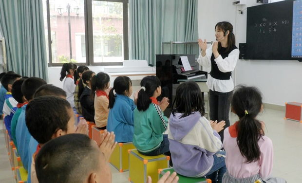 盧偉娟：東西協(xié)作育桃李 真情支教暖人心