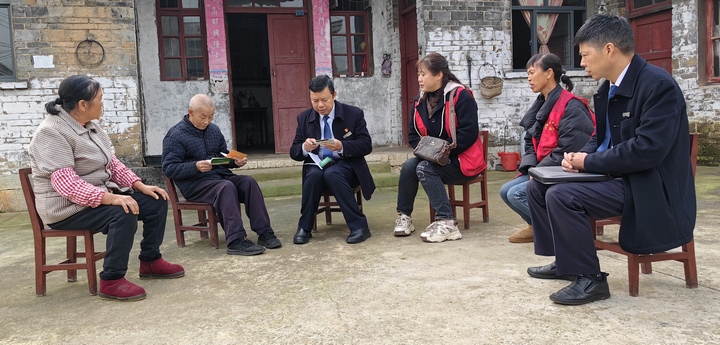 夏云鎮(zhèn)湖新村為試點積極探索金融上門服務(wù)。