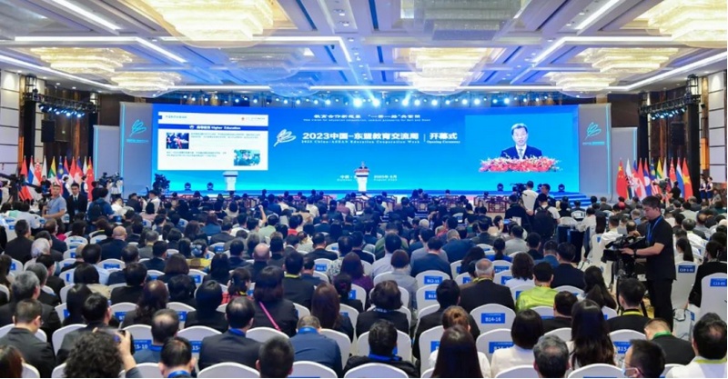 8月28日至9月2日，來自中國和東盟各領(lǐng)域的嘉賓相聚貴州，在2023中國—東盟教育交流周平臺上共商教育對外開放和人文交流大計，共建更加創(chuàng)新、包容、可持續(xù)的中國東盟命運共同體。