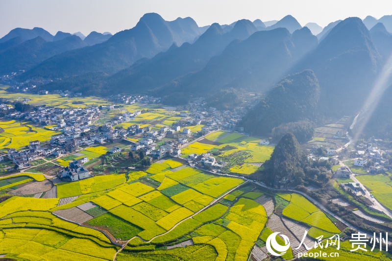 圖3 貴州興義萬(wàn)峰林一角。人民網(wǎng)記者 涂敏 攝