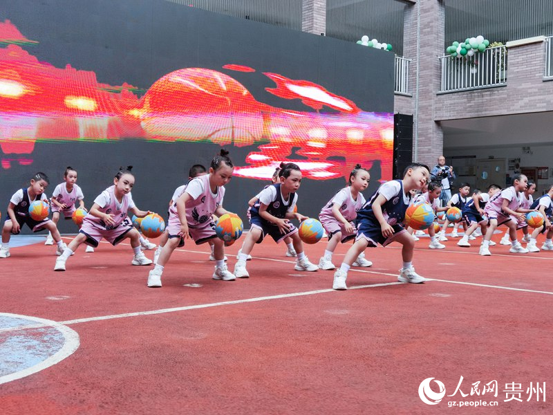 幼兒活動(dòng)展示。人民網(wǎng)記者 王秀芳攝