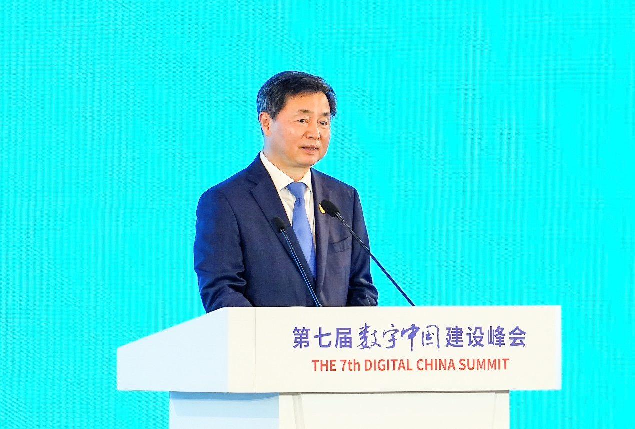 中國(guó)電信董事長(zhǎng)柯瑞文出席峰會(huì)開(kāi)幕式并主旨演講。