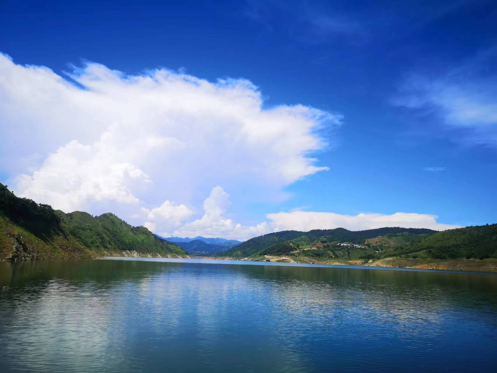 蔗香紅水河風(fēng)光。陳湘飚?dāng)z