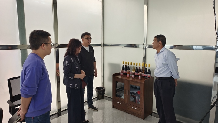 5月9日，鎮(zhèn)寧自治縣政協(xié)園區(qū)協(xié)商工作組到貴州華爾盛材料有限公司調(diào)研.