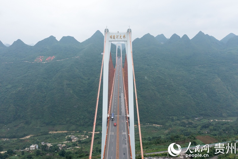 壩陵河大橋飛跨峽谷，雄奇壯美。人民網(wǎng)記者 翁奇羽攝.jpg
