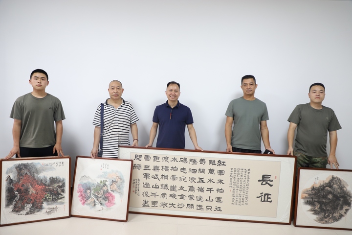 合影留念。
