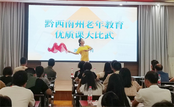 圖為參賽教師現(xiàn)場(chǎng)展示教學(xué)。劉冰紅攝