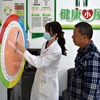 “下樓買菜的功夫，就可以量量血壓、測測血糖，不用排隊(duì)還有醫(yī)生做健康指導(dǎo)，真是太方便啦！”