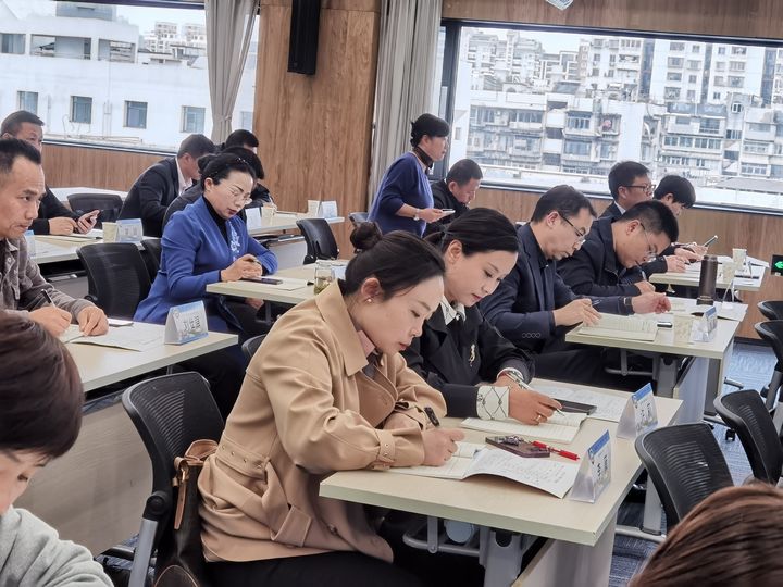 2023年3月26日至4月1日，赫章縣10名優(yōu)秀中小學(xué)校長(zhǎng)赴福建省教育學(xué)院參加“筑夢(mèng)師者”培訓(xùn)。