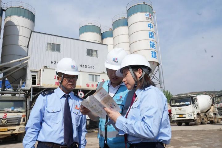 深入中國能建大灣電廠低熱值煤電項目施工現(xiàn)場開展專項輔導(dǎo)。龔代兵攝
