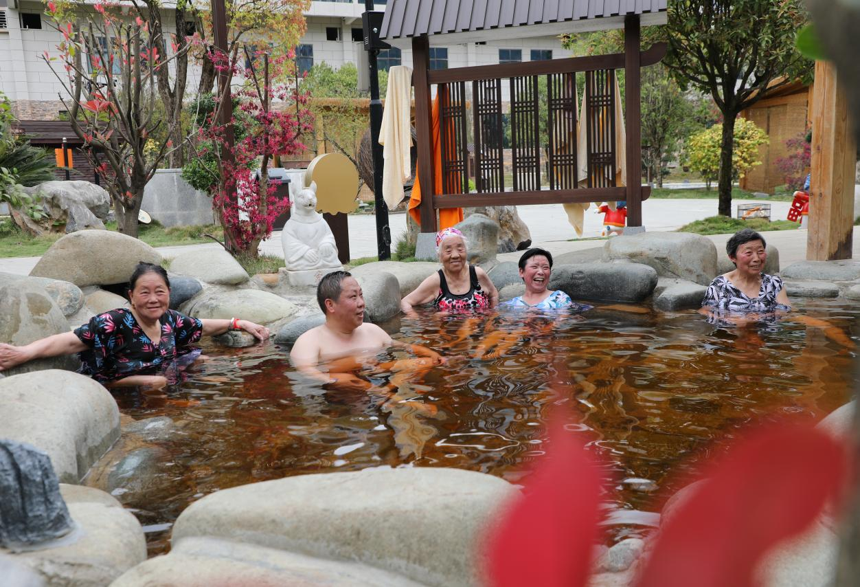 石阡多景區(qū)串聯(lián)引客旅游市場活躍。