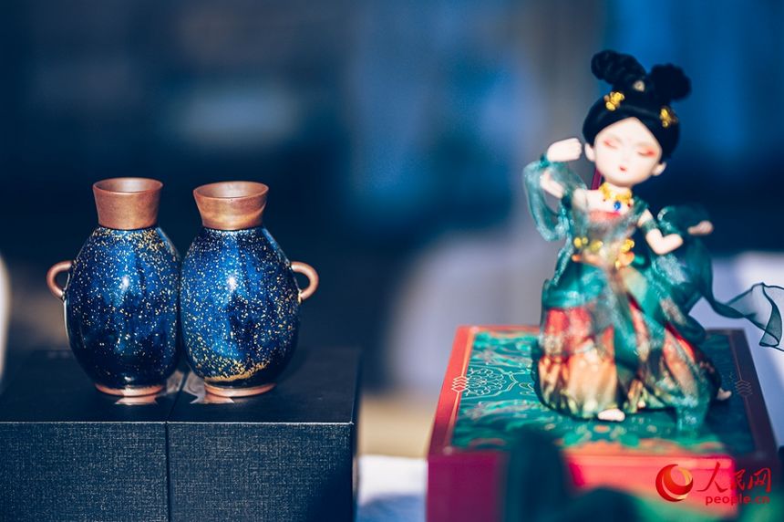 文創(chuàng)產(chǎn)品展示。人民網(wǎng) 霍亞平攝