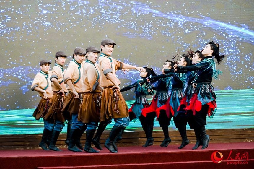 節(jié)目表演。人民網(wǎng)記者 慎志遠(yuǎn)攝