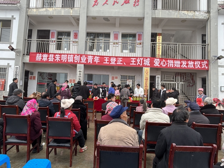 捐贈(zèng)現(xiàn)場(chǎng)。謝雨攝