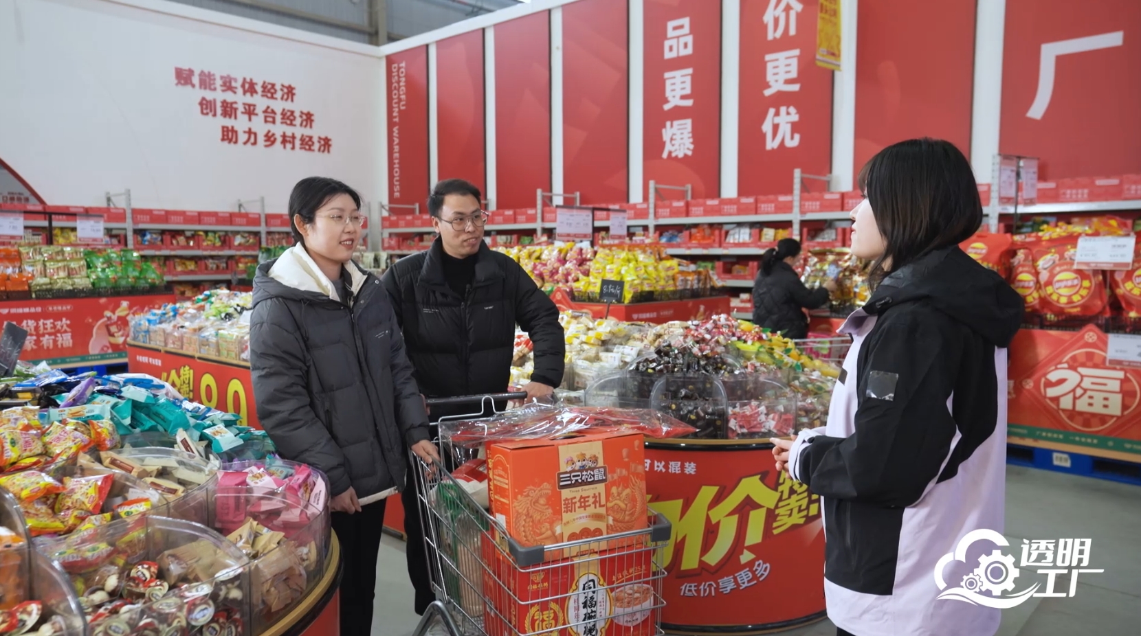 直播期間人民網(wǎng)記者采訪消費(fèi)者。