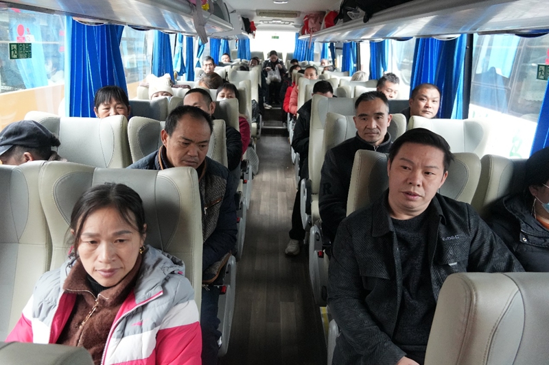 3思南縣為返崗農(nóng)民工提供暖心服務.jpg