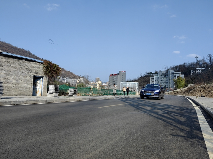 赫章縣雙河街道獅子社區(qū)一期安置點路段。王永勝 攝.jpg