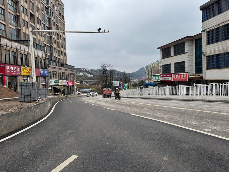 教場(chǎng)壩與貴陽(yáng)路交叉口。