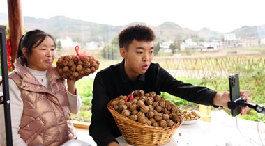 “小屏幕”打開“大市場” 桐梓“村播”助力黔貨出山