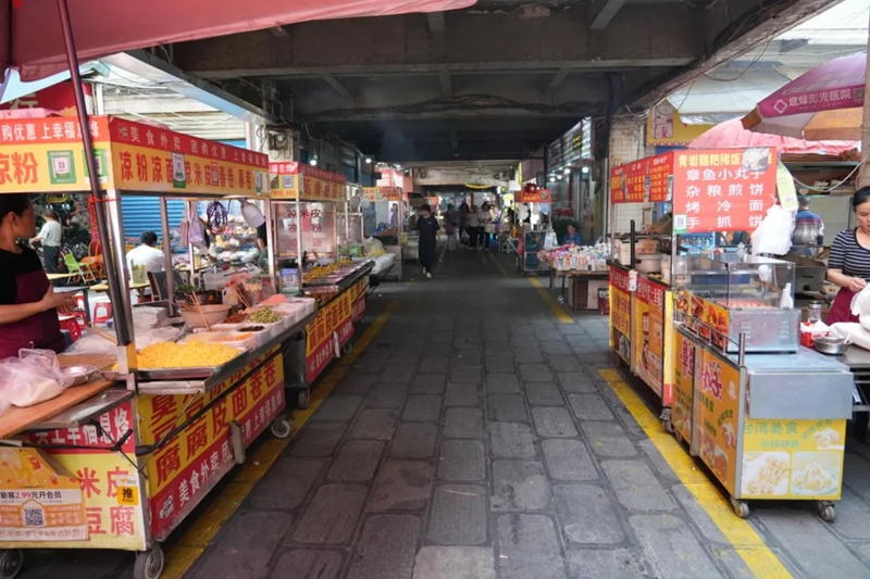 城市管理有溫度！貴陽市息烽縣城管 為流動攤點“安家”，守護城市“煙火氣”
