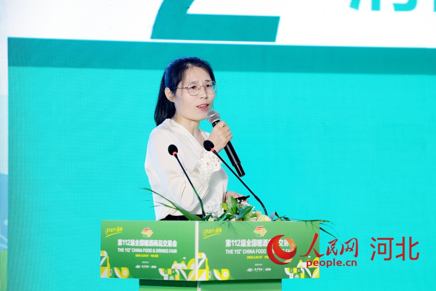 承德清青錦瑞漁業(yè)有限公司副總經理李紅偉作分享。人民網記者 周博攝
