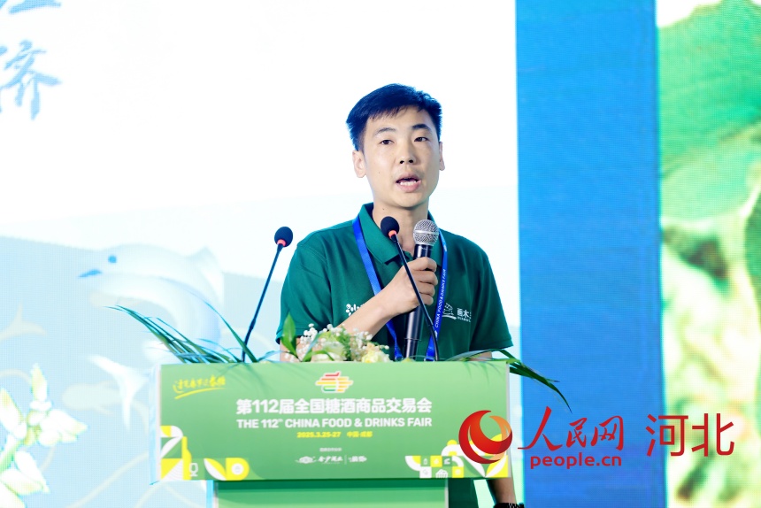 圍場鑫達商貿有限公司銷售經理謝航作分享。人民網記者 周博攝