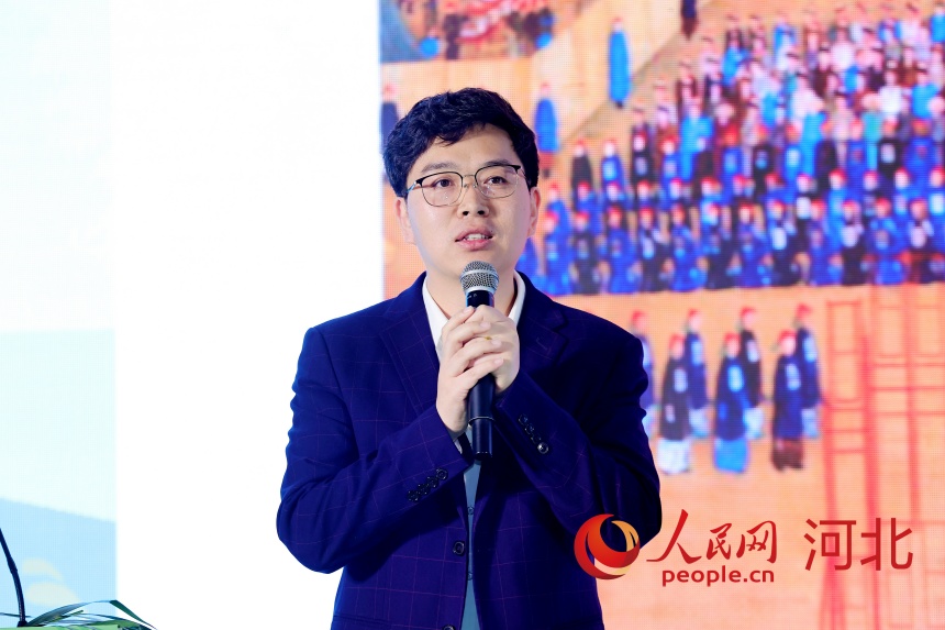 承德泓輝雙合酒業(yè)有限公司品牌宣傳部經理孫冬昌作分享。人民網記者 周博攝