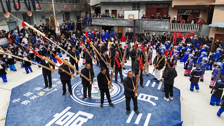 4民族文化展演現(xiàn)場。潘文攝.JPG