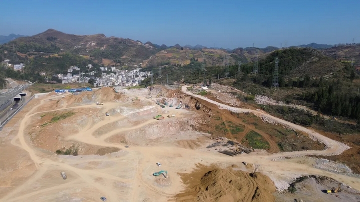 1、貴州金蘭盛錦新材料有限公司建設(shè)工地。.webp.jpg