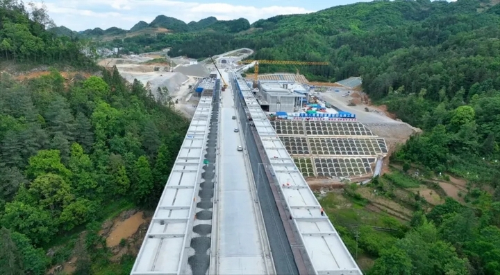 貴州盤州：盤興鐵路保田站站臺(tái)已完成80% (1).jpg