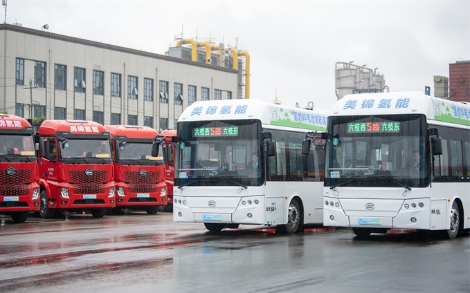 5月10日，4輛8.6米氫燃料電池公交車在六盤水市六枝特區(qū)正式投運。尚宇杰 攝.jpg