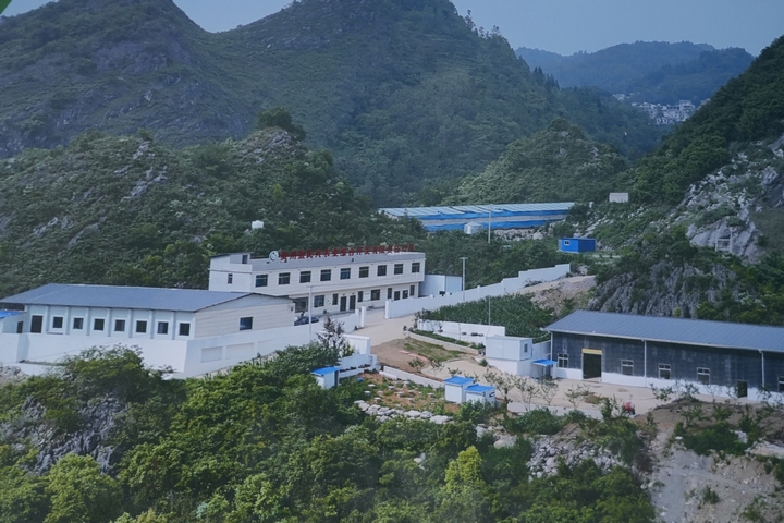 貴州張氏興農(nóng)業(yè)綜合開發(fā)有限責(zé)任公司自動(dòng)化蜂蜜灌裝廠房.jpg