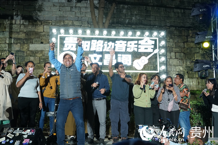 路邊音樂(lè)會(huì)。陽(yáng)茜攝
