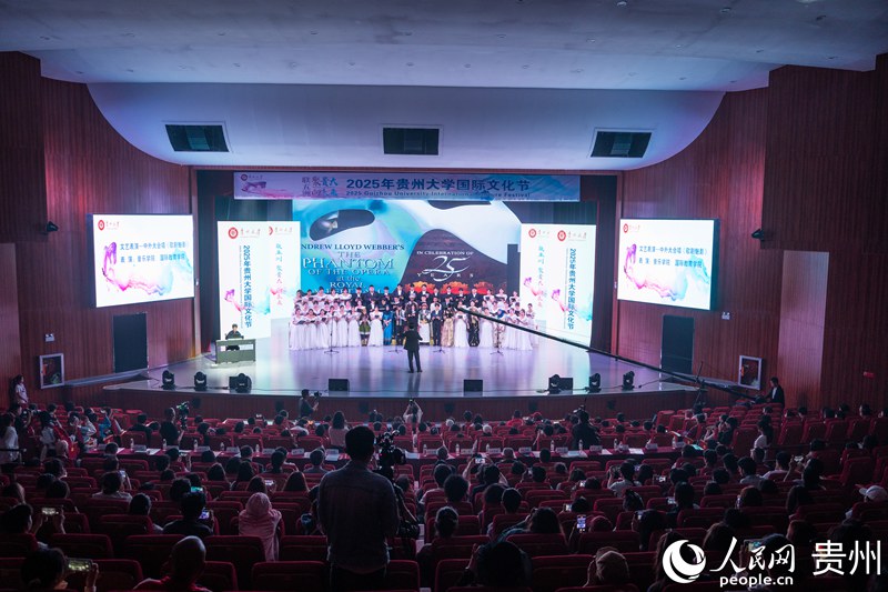 留學生演出。人民網(wǎng) 陽茜攝