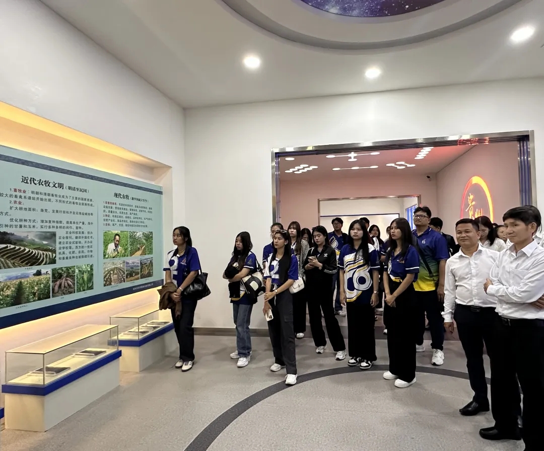 參觀農(nóng)牧文化館。