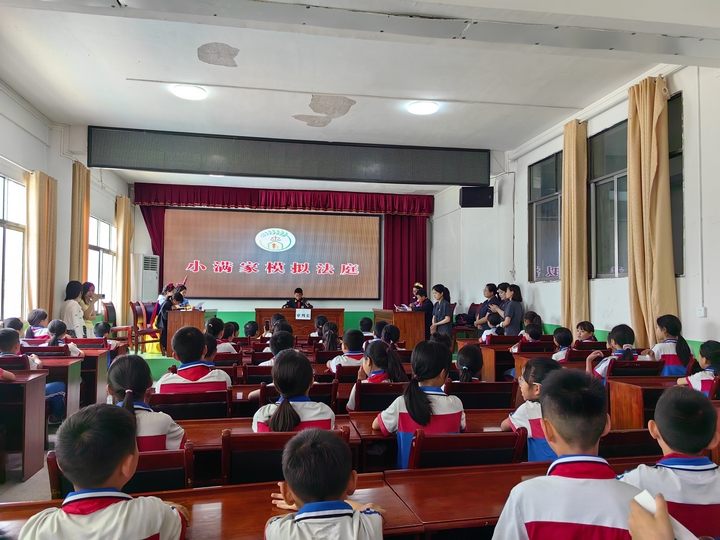 圖為：法治情景劇表演現(xiàn)場1.jpg