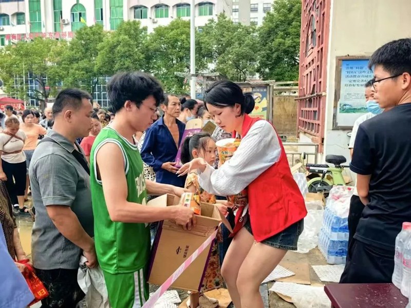 社會各界馳援榕江抗洪救災(zāi)。