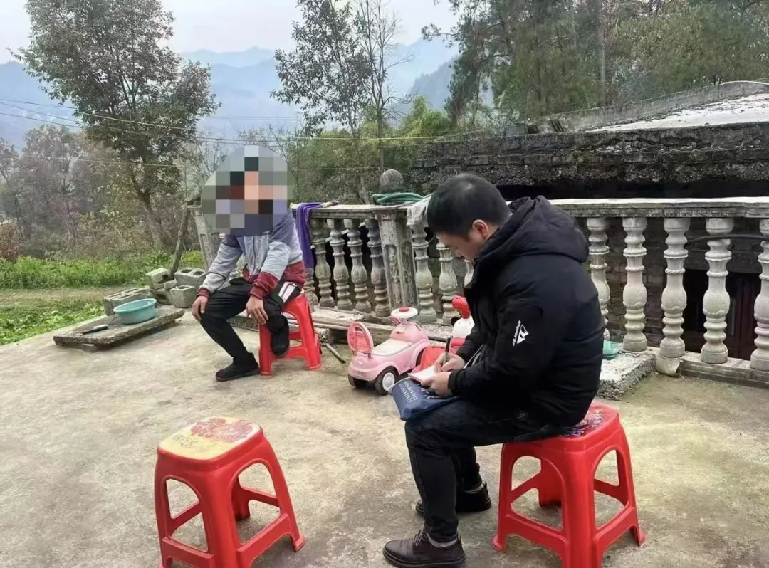 上門走訪社矯對象了解最新情況。